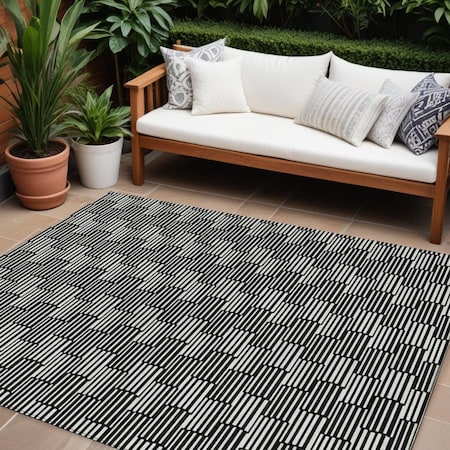 Homeroots 10' X 14' Black And Ivory Geometric Washable Indoor Outdoor Area Rug 594982