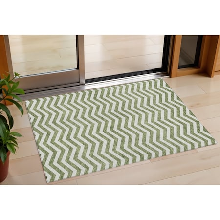 Homeroots 3' X 5' Green And Ivory Chevron Washable Indoor Outdoor Area Rug 595307