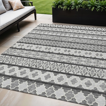 Homeroots 5' X 8' Gray Charcoal And Silver Quatrefoil Washable Indoor Outdoor Area Rug 583223