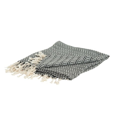 Homeroots 50" X 60" Black And Ivory Chevron Cotton Throw Blanket with Fringe 518802