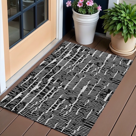 Homeroots 3' X 5' Black And Ivory Abstract Washable Indoor Outdoor Area Rug 588492