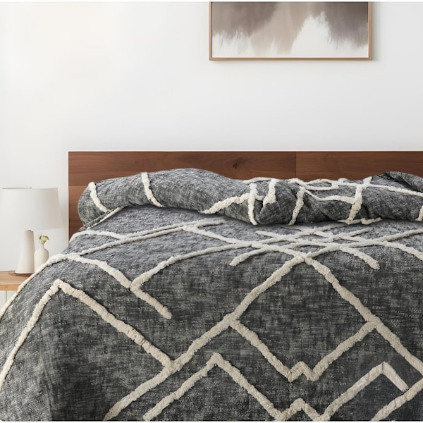 Homeroots Charcoal and Off White Geometric Queen Cotton Coverlet With Fringe 548242 - main