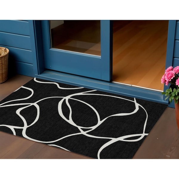 Homeroots 3' X 5' Black And Ivory Abstract Washable Indoor Outdoor Area Rug 597457 - main