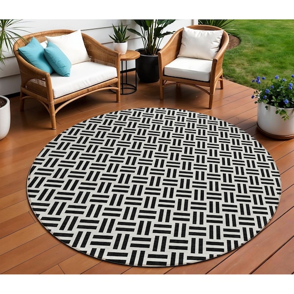 Homeroots 8' Black And Ivory Round Geometric Washable Indoor Outdoor Area Rug 614721 - main