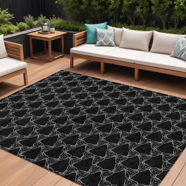Homeroots 9' X 12' Black And White Geometric Washable Indoor Outdoor Area Rug 613546 - main