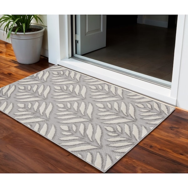 Homeroots 3' X 4' Gray Floral Indoor Outdoor Area Rug 527650 - main