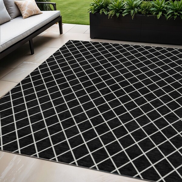 Homeroots 5' X 8' Black And Ivory Geometric Washable Indoor Outdoor Area Rug 596082 - main