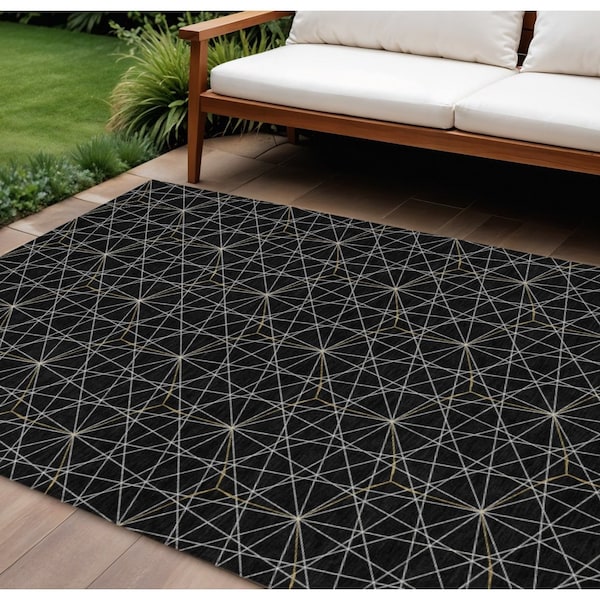 Homeroots 8' X 10' Black And Ivory Geometric Washable Indoor Outdoor Area Rug 596719 - main