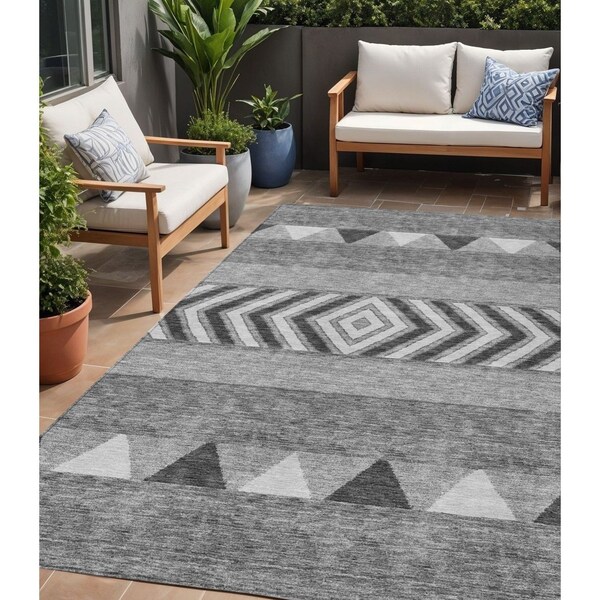 Homeroots 5' X 8' Gray Charcoal And Silver Southwestern Washable Indoor Outdoor Area Rug 613910 - main