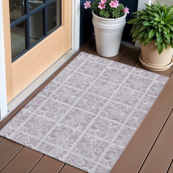 Homeroots 3' X 5' Lavender And Silver Medallion Washable Indoor Outdoor Area Rug 589338 - main