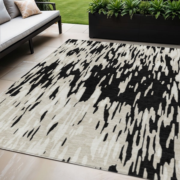 Homeroots 5' X 8' Black And Ivory Abstract Washable Indoor Outdoor Area Rug 612636 - main
