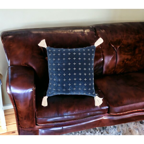 Homeroots 18" X 18" Blue and White Geometric Cotton Pillow Cover With Embroidery and Tassels 534556 - main
