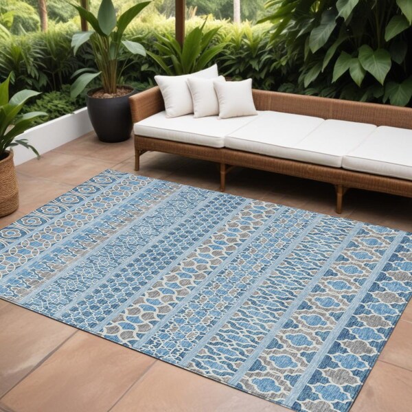 Homeroots 8' X 10' Sky Blue And Denim Blue Quatrefoil Washable Indoor Outdoor Area Rug 583243 - main