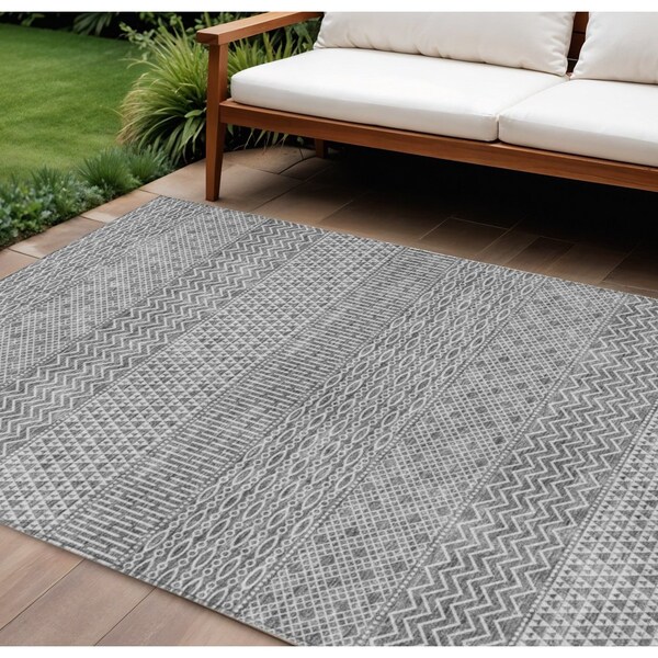 Homeroots 10' X 14' Gray And Silver Chevron Washable Indoor Outdoor Area Rug 612267 - main