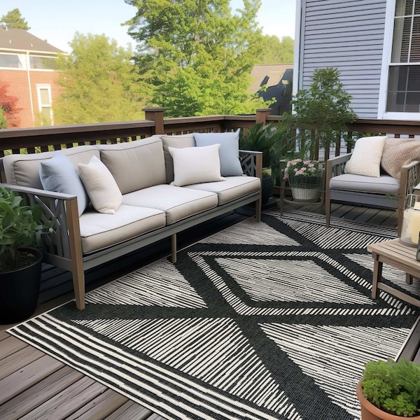 World Rug Gallery Contemporary Geometric Stripe Weather Resistant Reversible Indoor/Outdoor Rug 5 ft x 7 ft Black WR109BLACK5X7 - main