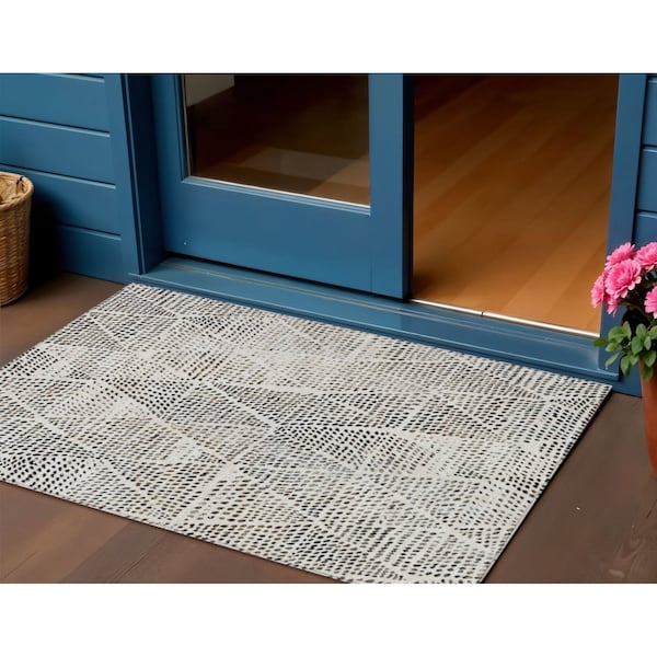 Homeroots 3' X 5' Ivory Charcoal And Beige Geometric Washable Indoor Outdoor Area Rug 577565 - main