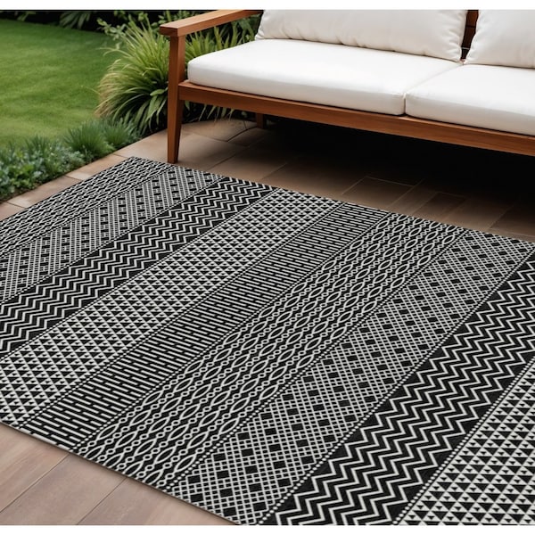 Homeroots 8' X 10' Black And Ivory Chevron Washable Indoor Outdoor Area Rug 612241 - main