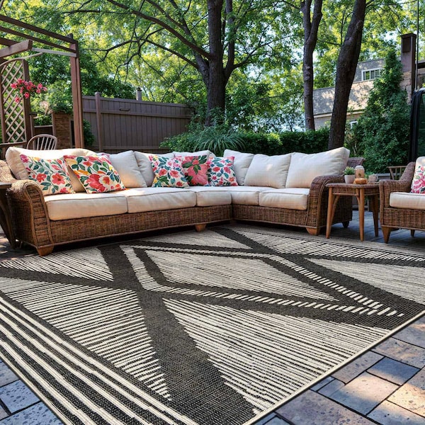 World Rug Gallery Contemporary Geometric Stripe Weather Resistant Reversibleindoor/Outdoor Rug 7ft 10in x 10ft Black WR109BLACK8X10 - main
