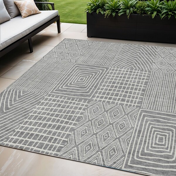 Homeroots 5' X 8' Gray And Ivory Geometric Washable Indoor Outdoor Area Rug 596933 - main
