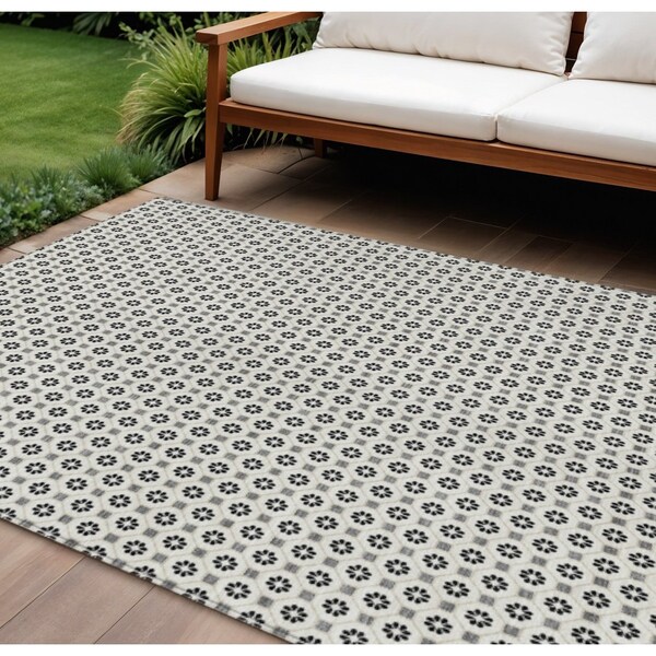 Homeroots 10' X 14' Ivory And Black Floral Washable Indoor Outdoor Area Rug 610659 - main