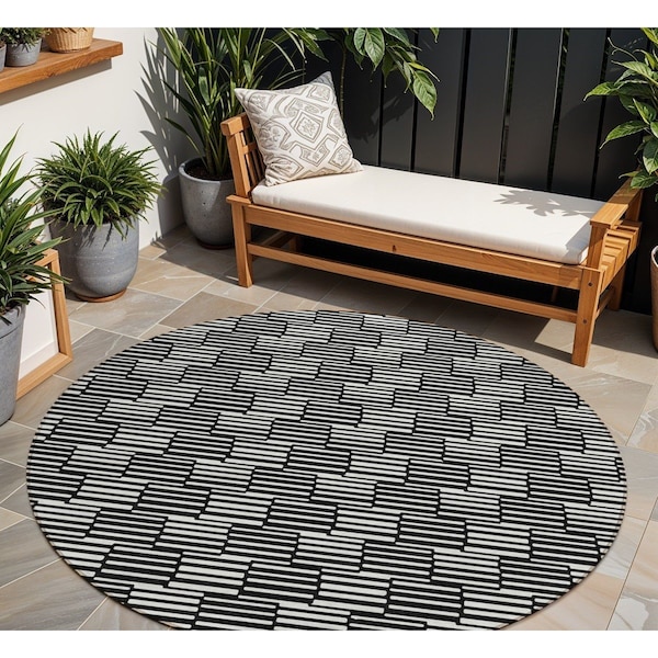 Homeroots 8' Black And Ivory Round Geometric Washable Indoor Outdoor Area Rug 594979 - main