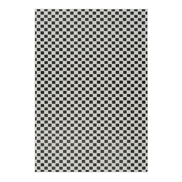 Homeroots 6' X 9' Black and White Geometric Distressed Indoor Outdoor Area Rug 558811 - main