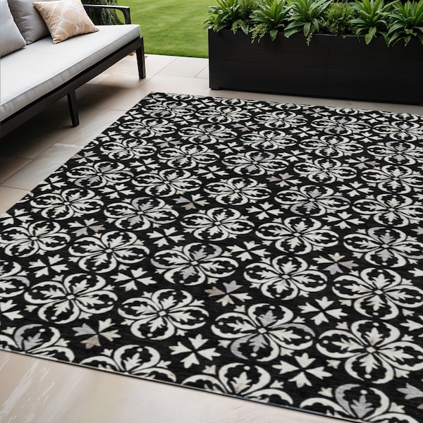 Homeroots 5' X 8' Black And Ivory Floral Washable Indoor Outdoor Area Rug 595926 - main