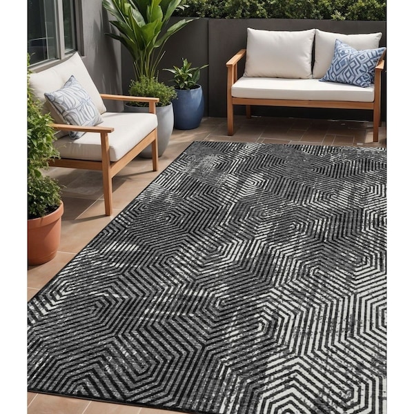 Homeroots 5' X 8' Black And Ivory Geometric Washable Indoor Outdoor Area Rug 594522 - main