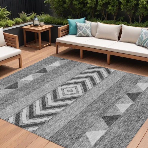 Homeroots 10' X 14' Gray Charcoal And Silver Southwestern Washable Indoor Outdoor Area Rug 613914 - main