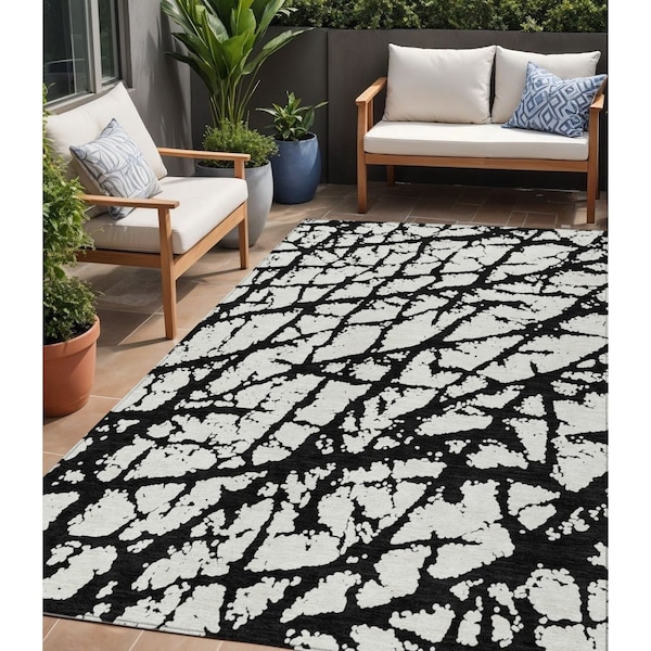 Homeroots 5' X 8' Black And Ivory Abstract Washable Indoor Outdoor Area Rug 614318 - main