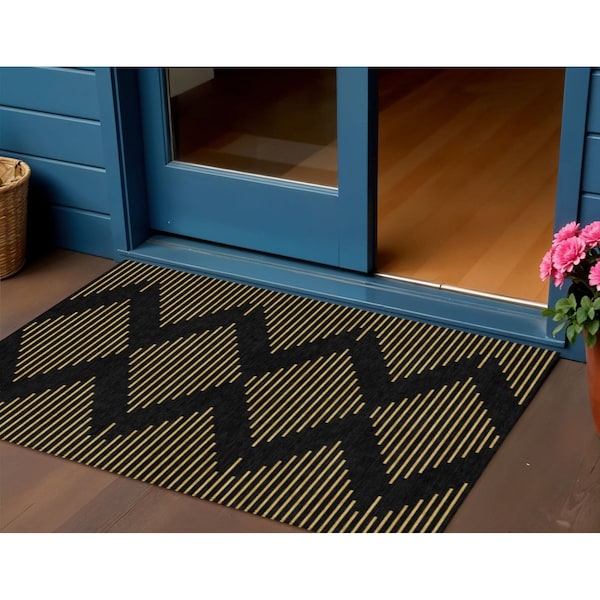Homeroots 3' X 5' Black And Beige Geometric Washable Indoor Outdoor Area Rug 598722 - main