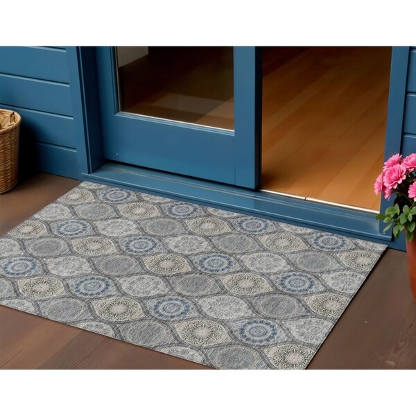 Homeroots 3' X 5' Gray Ivory And Navy Blue Floral Medallion Washable Indoor Outdoor Area Rug 614587 - main