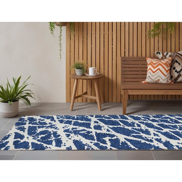 Homeroots 8' Runner Blue and White Abstract Washable Non Skid Indoor Outdoor Runner Rug 559632 - main