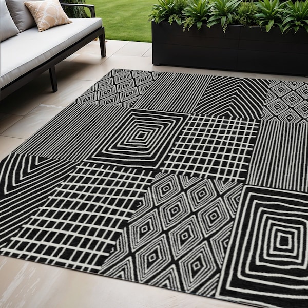 Homeroots 5' X 8' Black And Ivory Geometric Washable Indoor Outdoor Area Rug 596903 - main