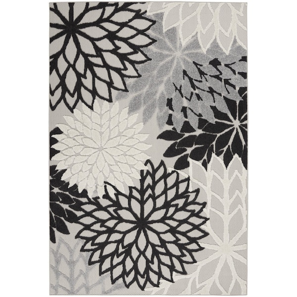 Homeroots 5' X 8' Black And White Floral Indoor Outdoor Area Rug 546664 - main