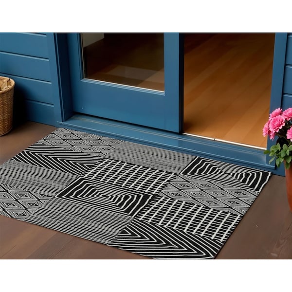 Homeroots 3' X 5' Black And Ivory Geometric Washable Indoor Outdoor Area Rug 596902 - main