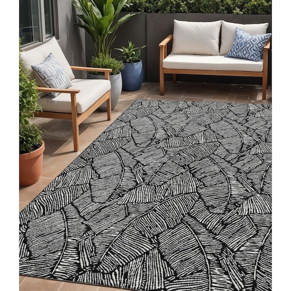 Homeroots 5' X 8' Black And Ivory Floral Washable Indoor Outdoor Area Rug 594606 - main
