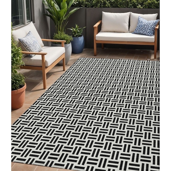 Homeroots 5' X 8' Black And Ivory Geometric Washable Indoor Outdoor Area Rug 614720 - main