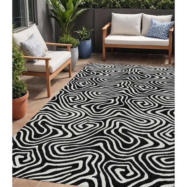 Homeroots 5' X 8' Black And Ivory Abstract Washable Indoor Outdoor Area Rug 598951 - main