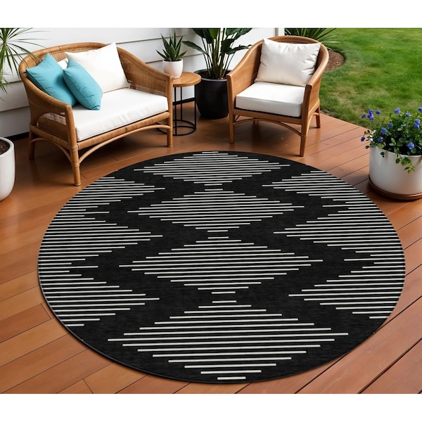 Homeroots 8' Black And Ivory Round Geometric Washable Indoor Outdoor Area Rug 598534 - main