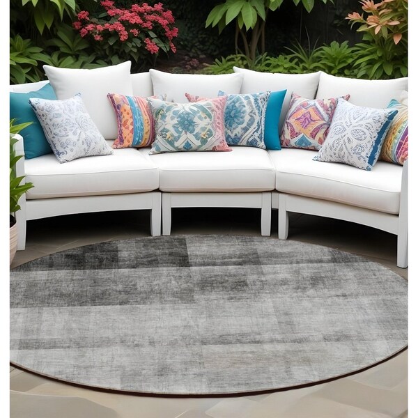 Homeroots 8' Round Gray Round Ombre Washable Non Skid Indoor Outdoor Area Rug 563642 - main
