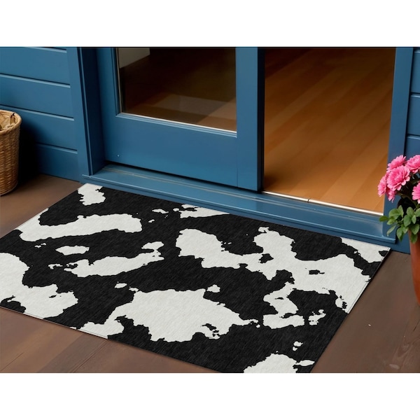 Homeroots 3' X 5' Black And Ivory Abstract Washable Indoor Outdoor Area Rug 614509 - main