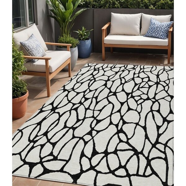 Homeroots 5' X 8' Ivory And Black Geometric Washable Indoor Outdoor Area Rug 599203 - main