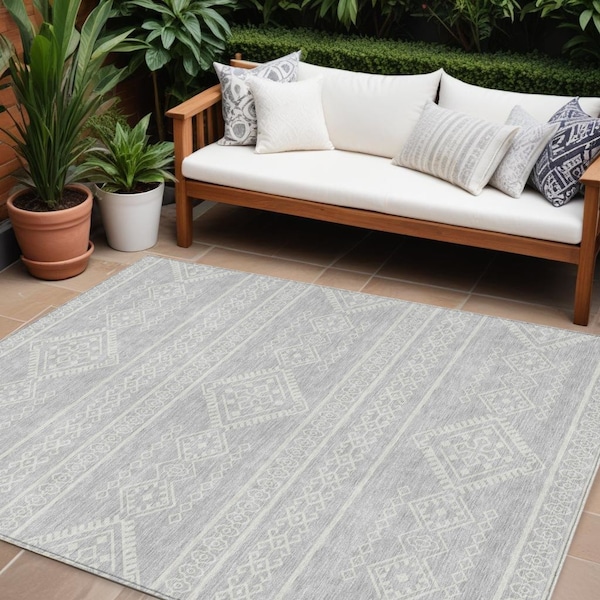 Homeroots 10' X 14' Silver And Ivory Southwestern Washable Indoor Outdoor Area Rug 593725 - main