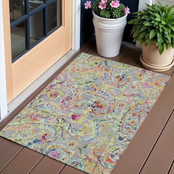 Homeroots 3' X 5' Gray Fern Green And Artichoke Green Paisley Washable Indoor Outdoor Area Rug 588612 - main