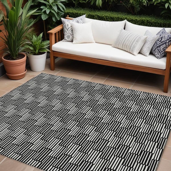 Homeroots 8' X 10' Black And Ivory Geometric Washable Indoor Outdoor Area Rug 594980 - main