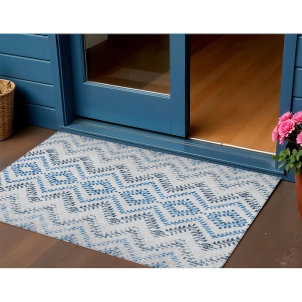 Homeroots 3' X 5' Navy Blue And Denim Blue Geometric Washable Indoor Outdoor Area Rug 581545 - main