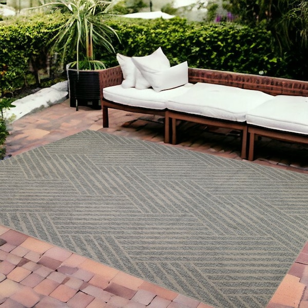 Homeroots 8' x 10' Gray Geometric Stain Resistant Indoor Outdoor Area Rug 531634 - main
