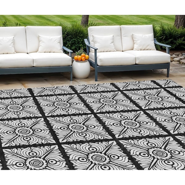 Homeroots 8' X 10' Black Ivory And Gray Medallion Washable Indoor Outdoor Area Rug 589329 - main
