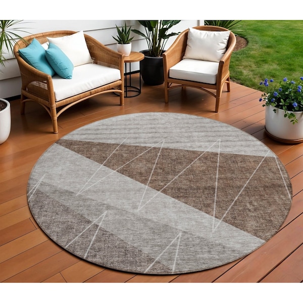 Homeroots 8' Gray Silver And Taupe Round Geometric Washable Indoor Outdoor Area Rug 582472 - main